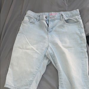 Children place capris